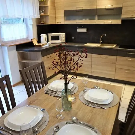 Dom Bursztyn بيت للعطل